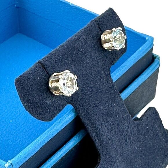 925 Sterling Silver Sky Blue Topaz Stud Earrings NWT - Picture 1 of 5